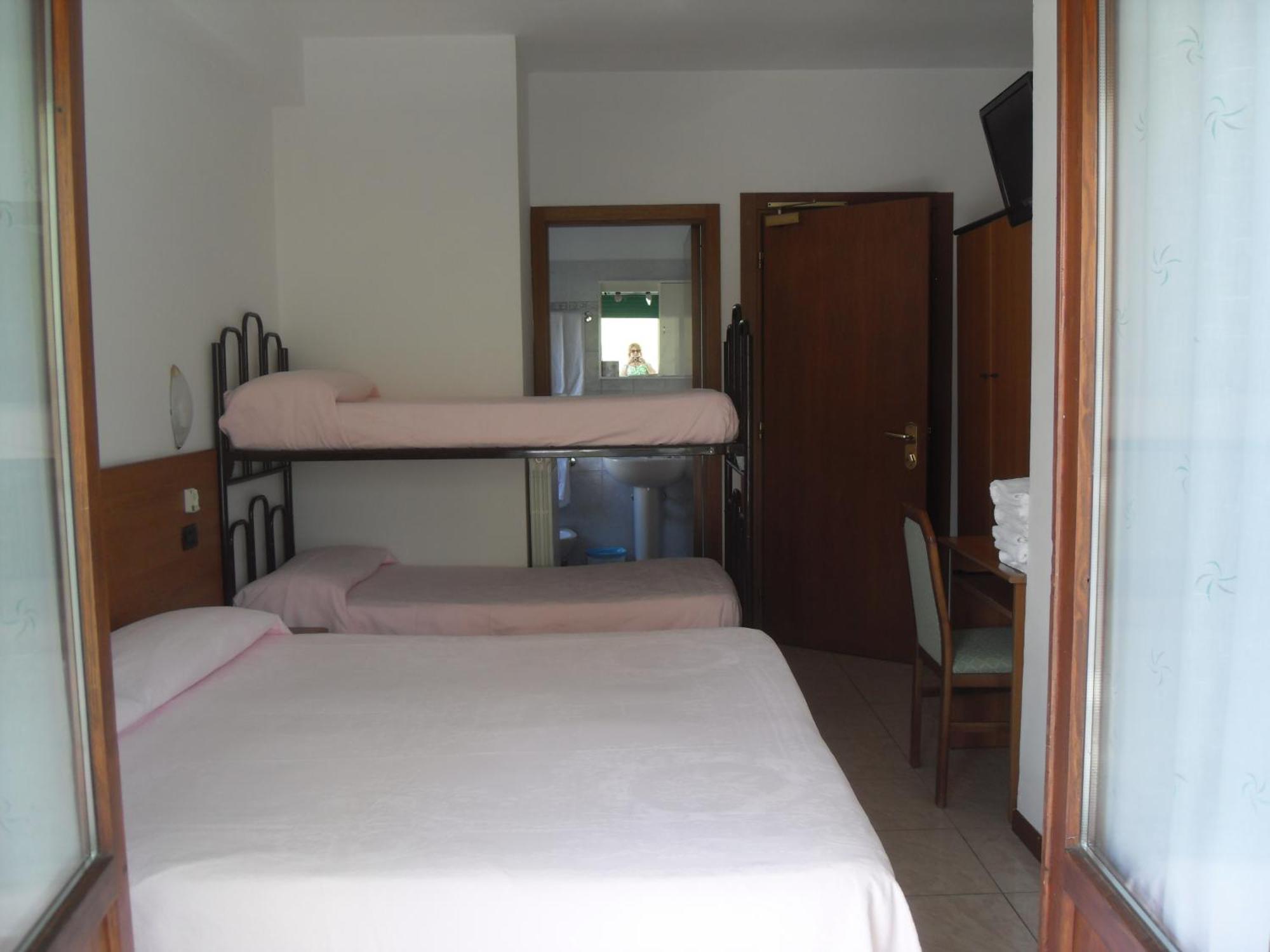 Hotel Ferrara San Benedetto del Tronto Habitación foto