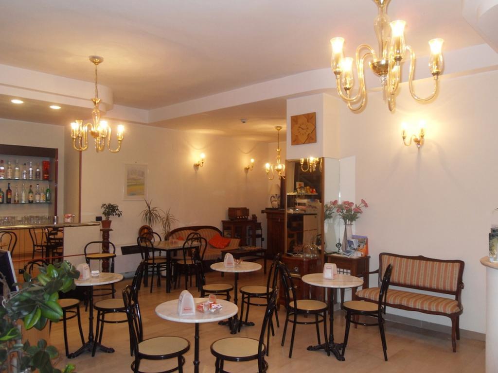 Hotel Ferrara San Benedetto del Tronto Exterior foto